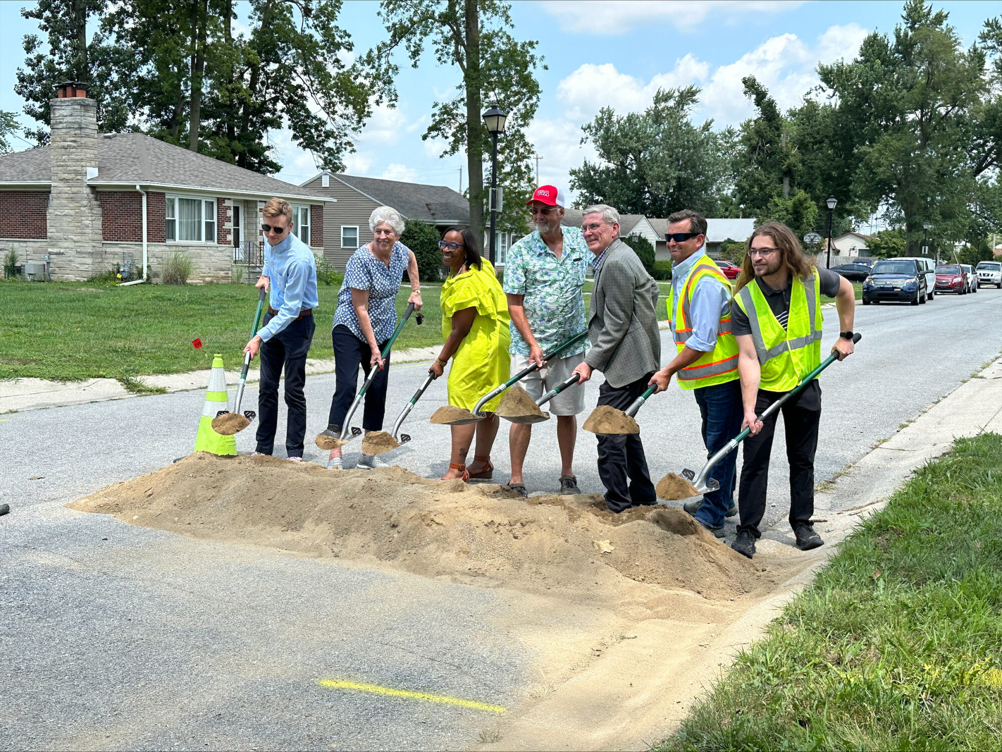 Photo of Mayor Tucker, City Utilities staff, and neighborhood leaders holding a groundbreaking ceremony for the project.